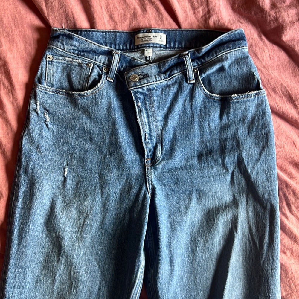 A&F 90s straight untra high rise jeans size 10R